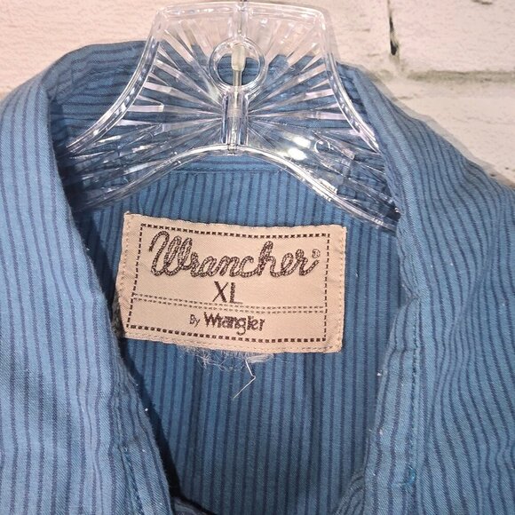 WRANGLER MENS BUTTON DOWN SHIRT SHORT SLEEVE PEARL SNAPS BLUE ON BLUE STRIPE XL - Picture 4 of 6